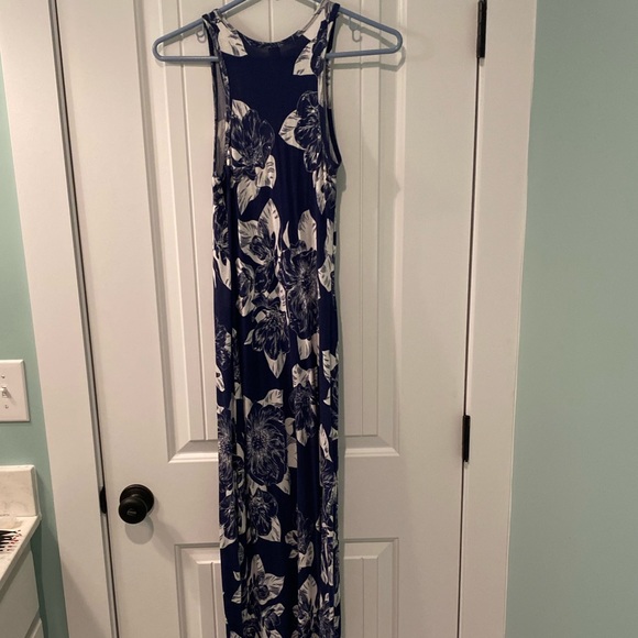 Old Navy Maxi Dress XS in navy and white floral print - Picture 1 of 6